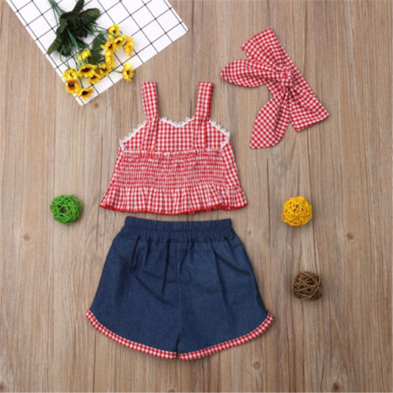 Summer outfits for girls, featuring a crop top, denim shorts, and headband