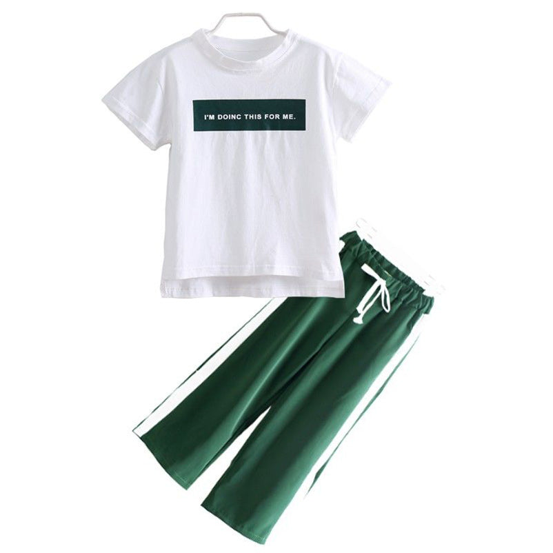 Girls' summer clothing set, featuring a short sleeve t-shirt and stylish pants